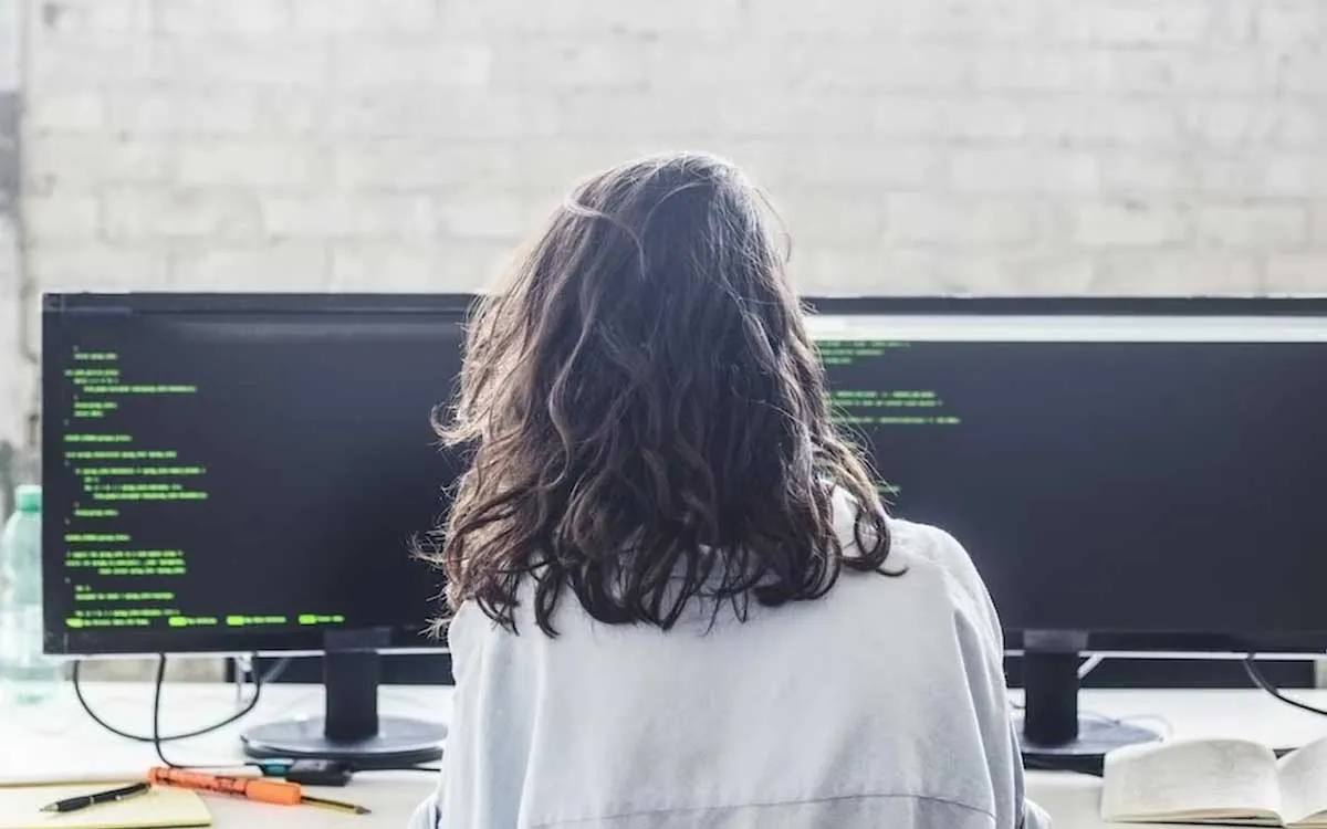 Remote Computer Jobs: Why Online M.Eng. in Applied Data Science Graduates Thrive