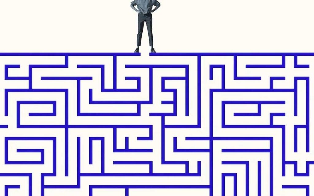 Full-length graphic design of a young woman standing with hands on her hips over blue maze against a solid background : data science vs. computer science